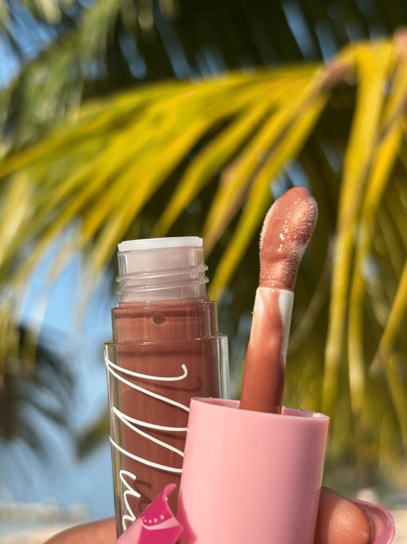 Nude lipgloss, brown lip gloss on pale skin, brown lipgloss for brown skin, brown lipgloss for dark skin, brown lip gloss shades, brown lipgloss swatches, glossy brown lip gloss, nude brown lipgloss, dark brown lipgloss, light brown lip gloss